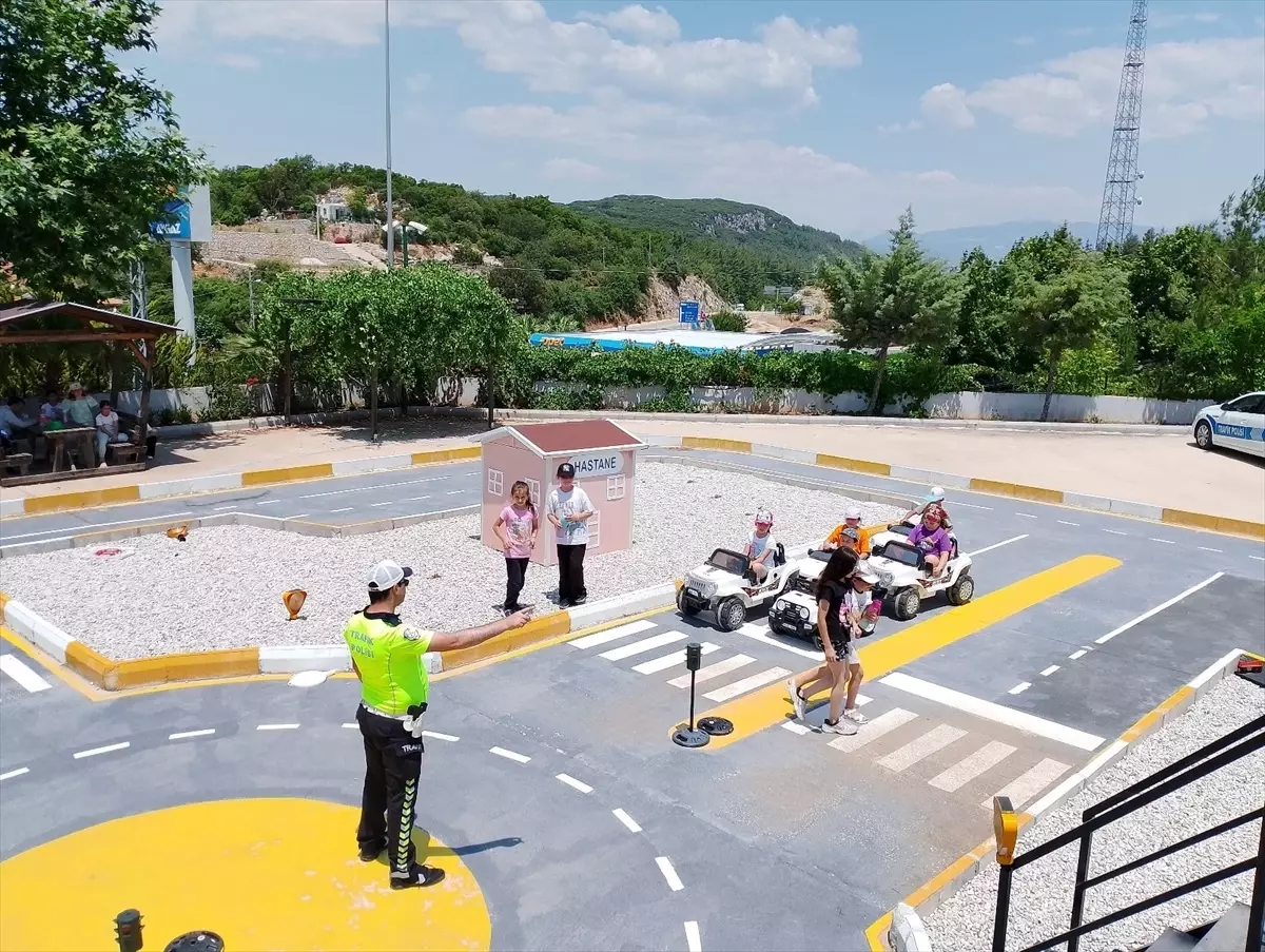 Kaş\'ta Öğrencilere Trafik Eğitimi