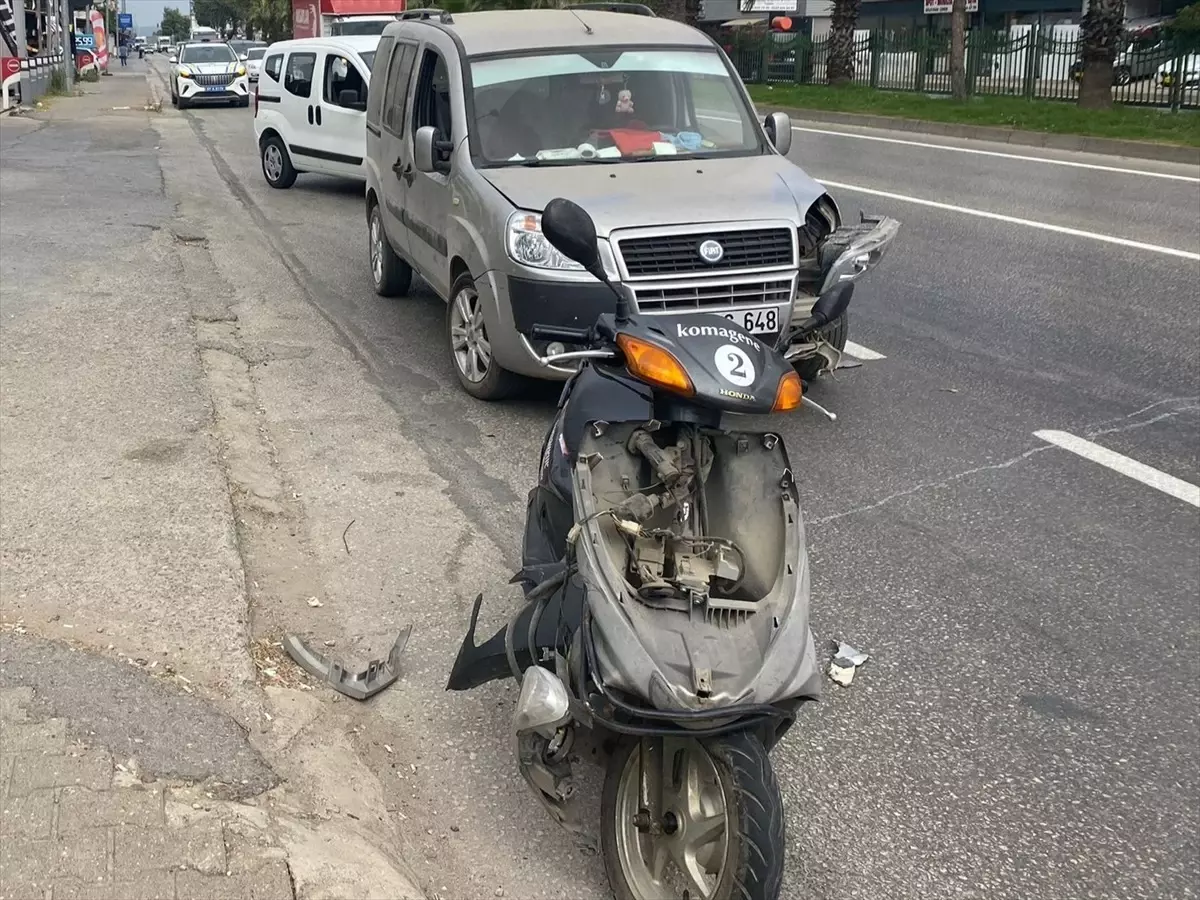 Antalya\'da Trafik Kazası: Motosiklet Sürücüsü Yaralandı