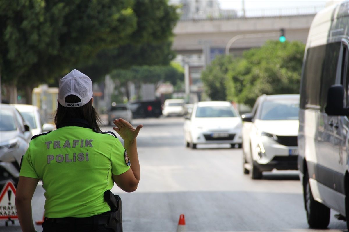 Antalya\'da Trafik Denetimi: 16 Bin Sürücüye Ceza
