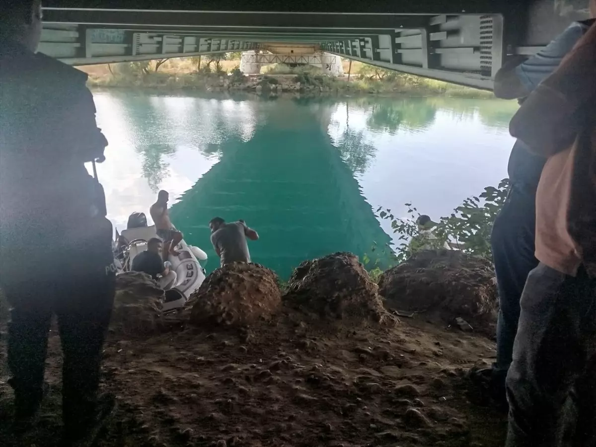 Manavgat\'ta Nehirde Erkek Cesedi Bulundu