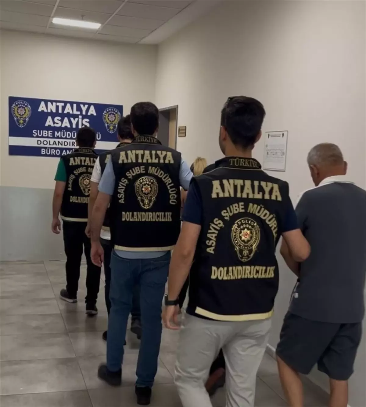 Antalya\'da Sahte Altın Operasyonu