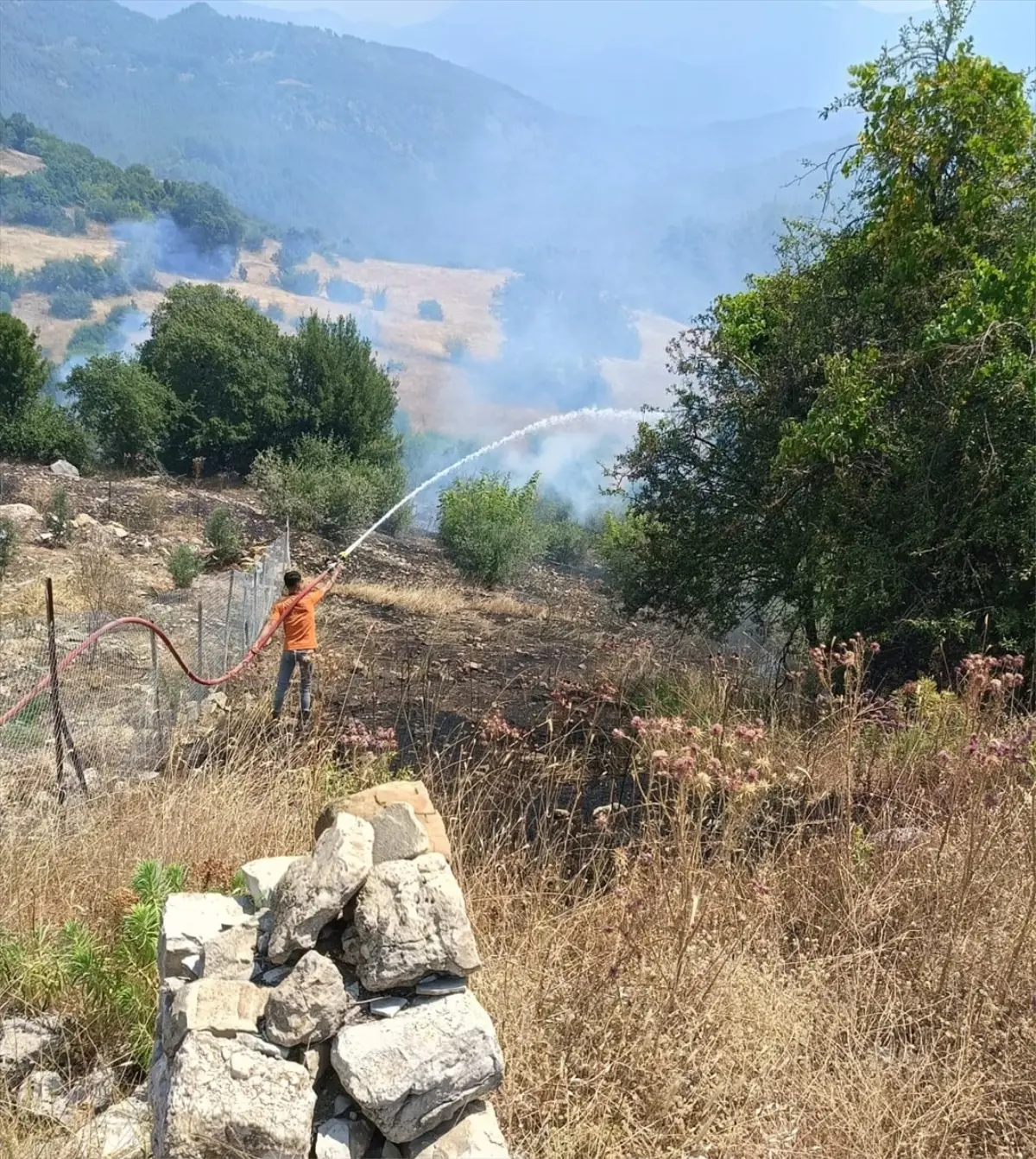 Kumluca\'da Yangın: Hava ve Kara Ekipleri Müdahale Ediyor