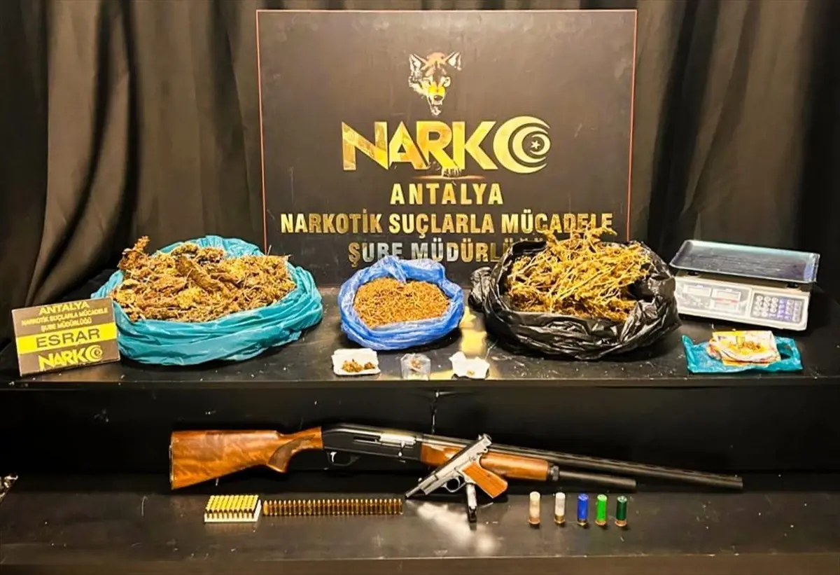 Antalya\'da Narkotik Operasyonları: 32 Gözaltı