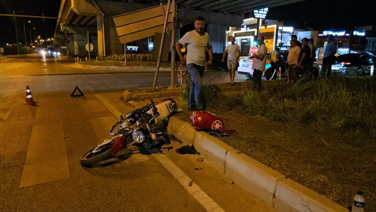 Manavgat\'ta Motosiklet ve Otomobil Çarpıştı