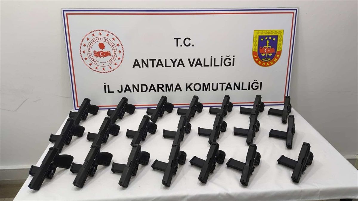 Antalya\'da Silah Kaçakçılığı Operasyonu