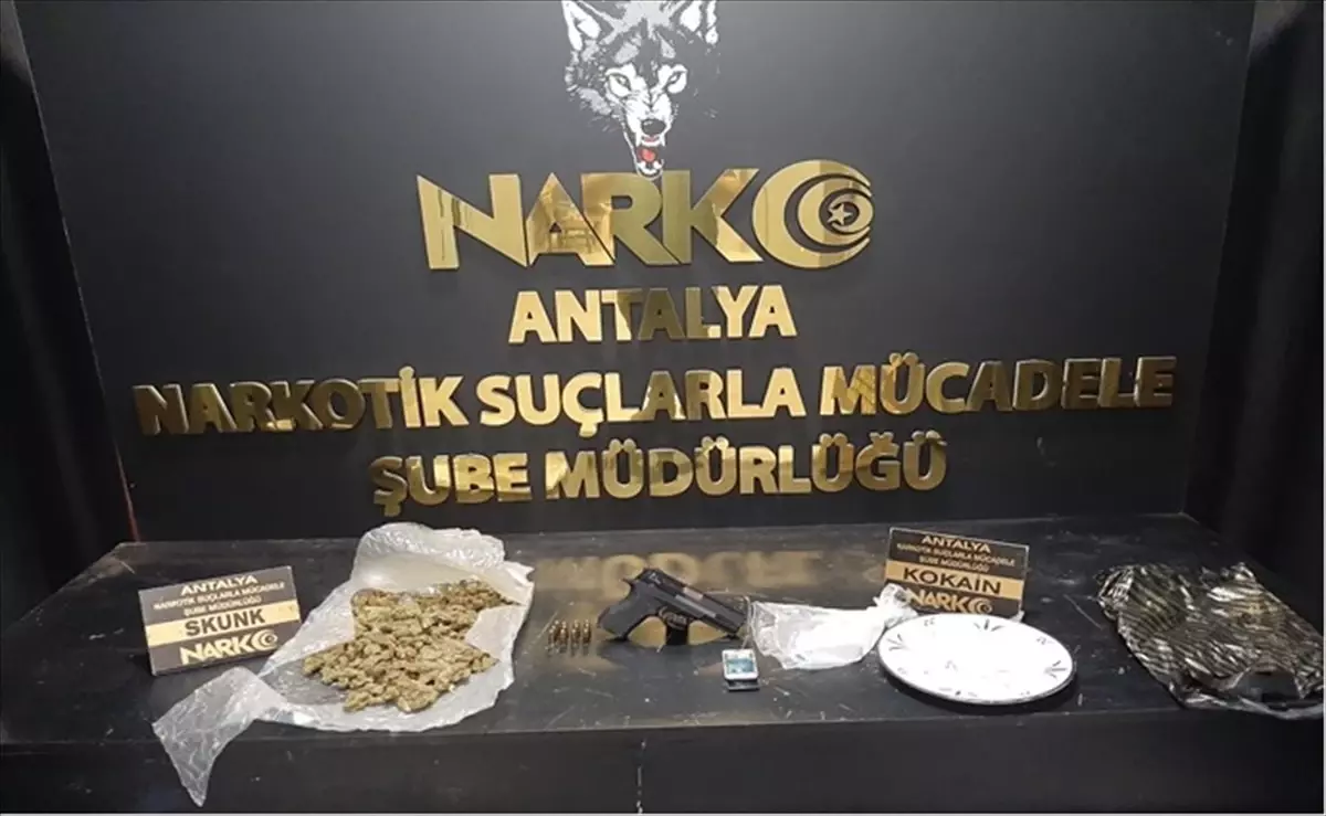 Antalya\'da Uyuşturucu Operasyonu: 22 Tutuklama
