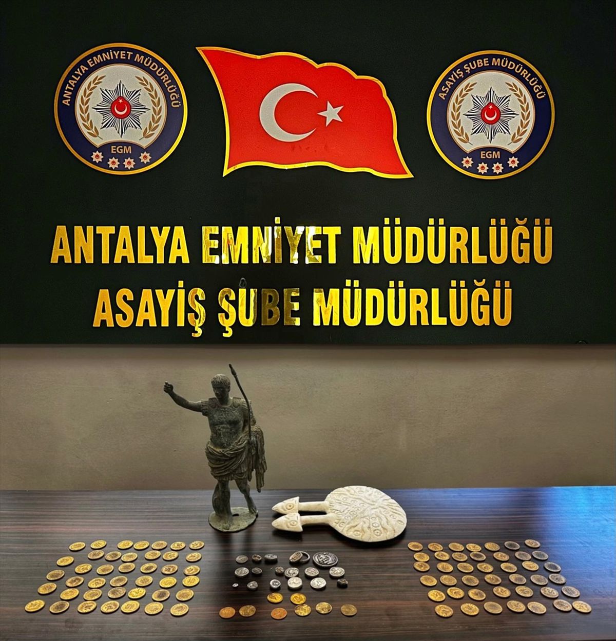 Antalya\'da Dolandırıcılara Operasyon
