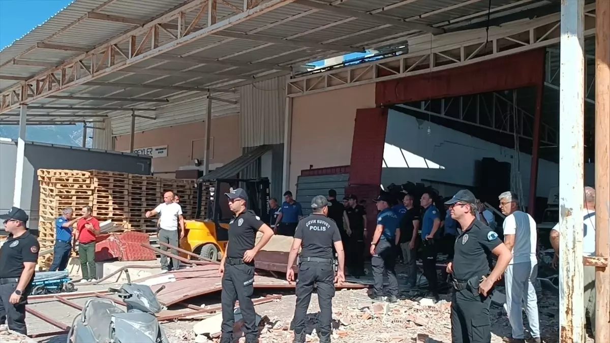 Demre\'de Toptancı Halinde Patlama