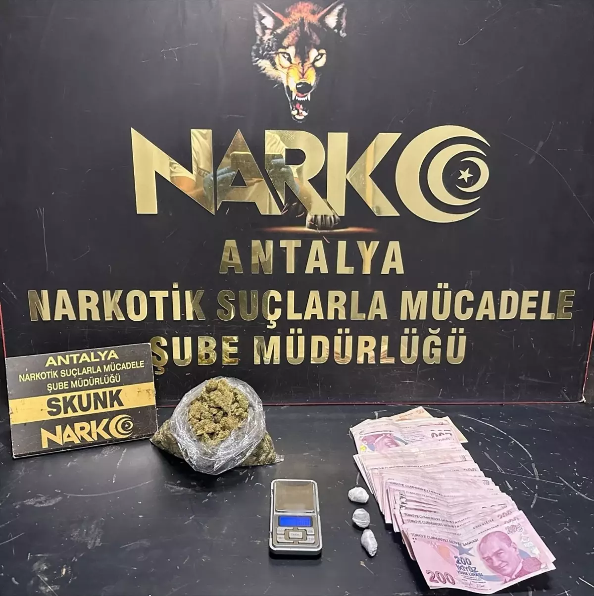Antalya\'da Uyuşturucu Operasyonları: 12 Tutuklama