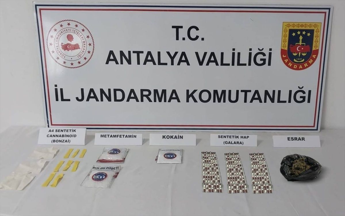 Antalya\'da Uyuşturucu Operasyonu: 9 Gözaltı