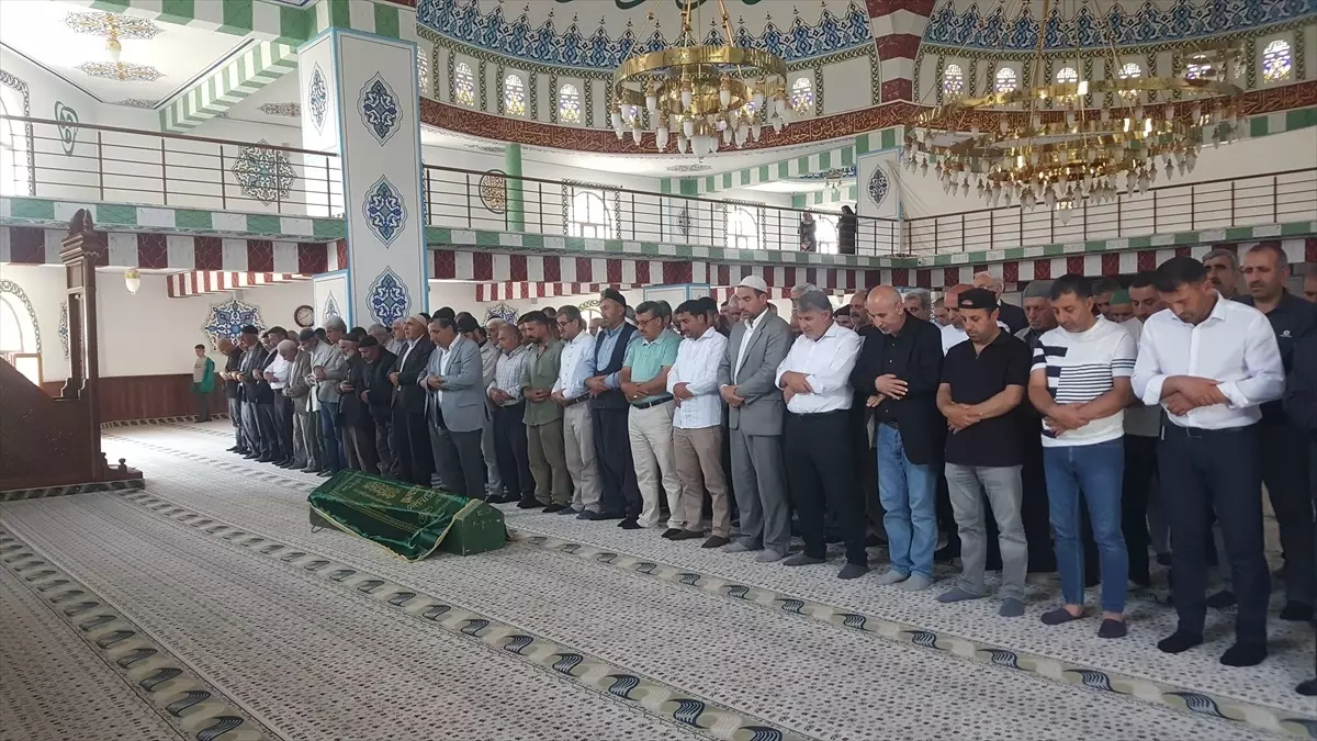 Üniversite Öğrencisi Aden Nisa Bağcı\'nın Cenazesi Uğurlandı