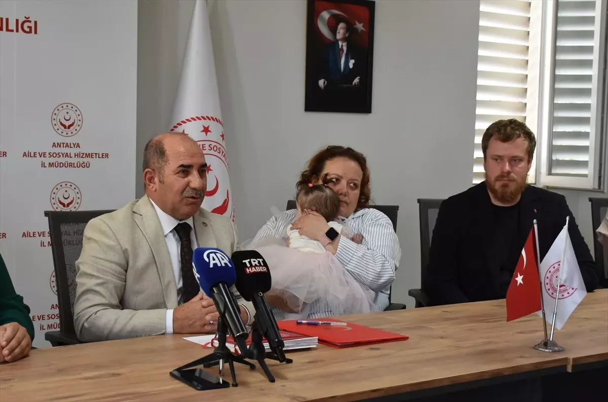 Antalya\'da Klozette Bulunan Bebek Ülkesine Gönderildi