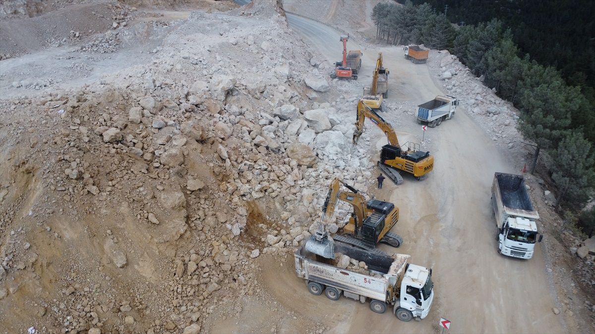 Antalya-Konya Yolu Trafiğe Kapandı