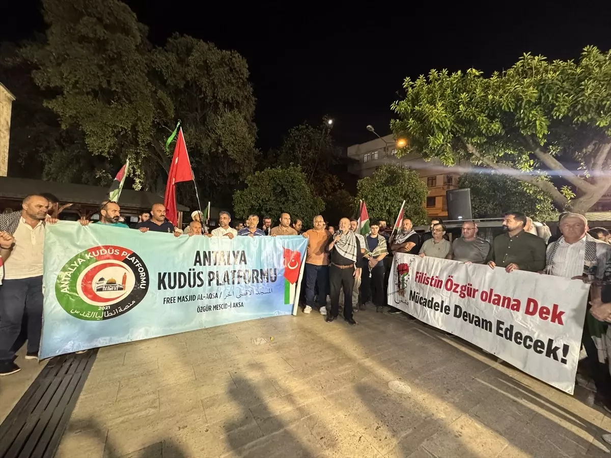 Antalya ve Burdur\'da Filistin\'e Destek Protestosu