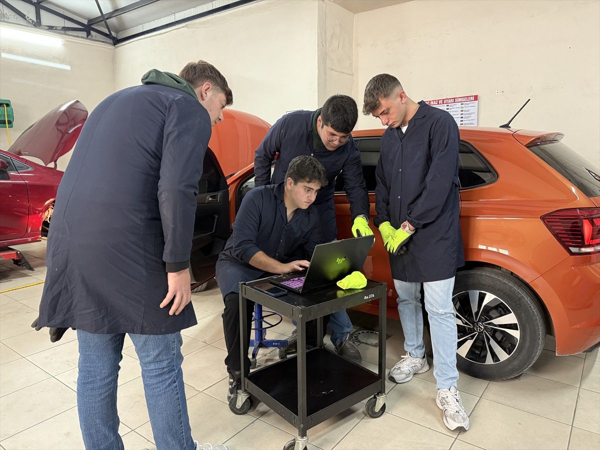 Erzincan\'da Uygulamalı Motorlu Araç Eğitimi