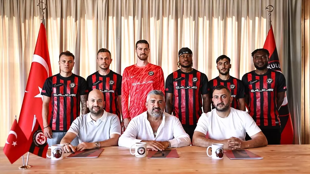 Arca Çorum FK 6 Futbolcuyla Sözleşme İmzaladı