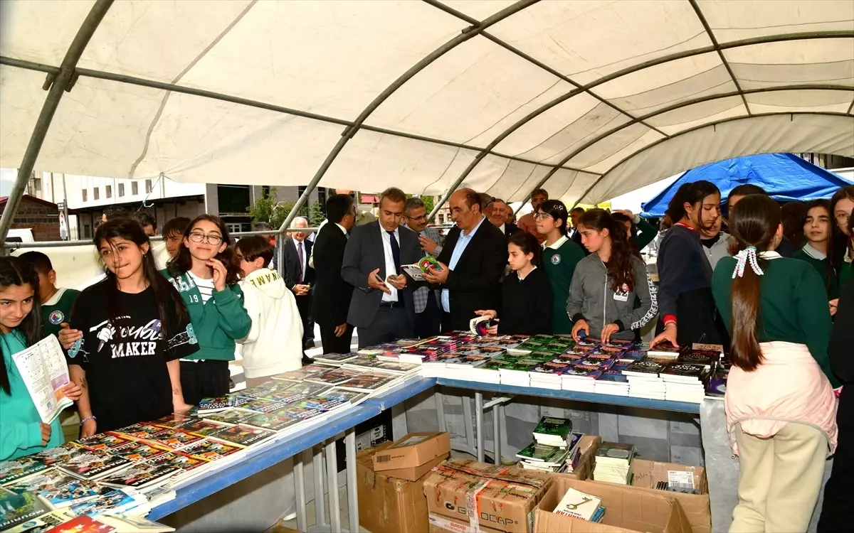 Ardahan\'da 1. Kitap Günleri Fuarı Düzenlendi