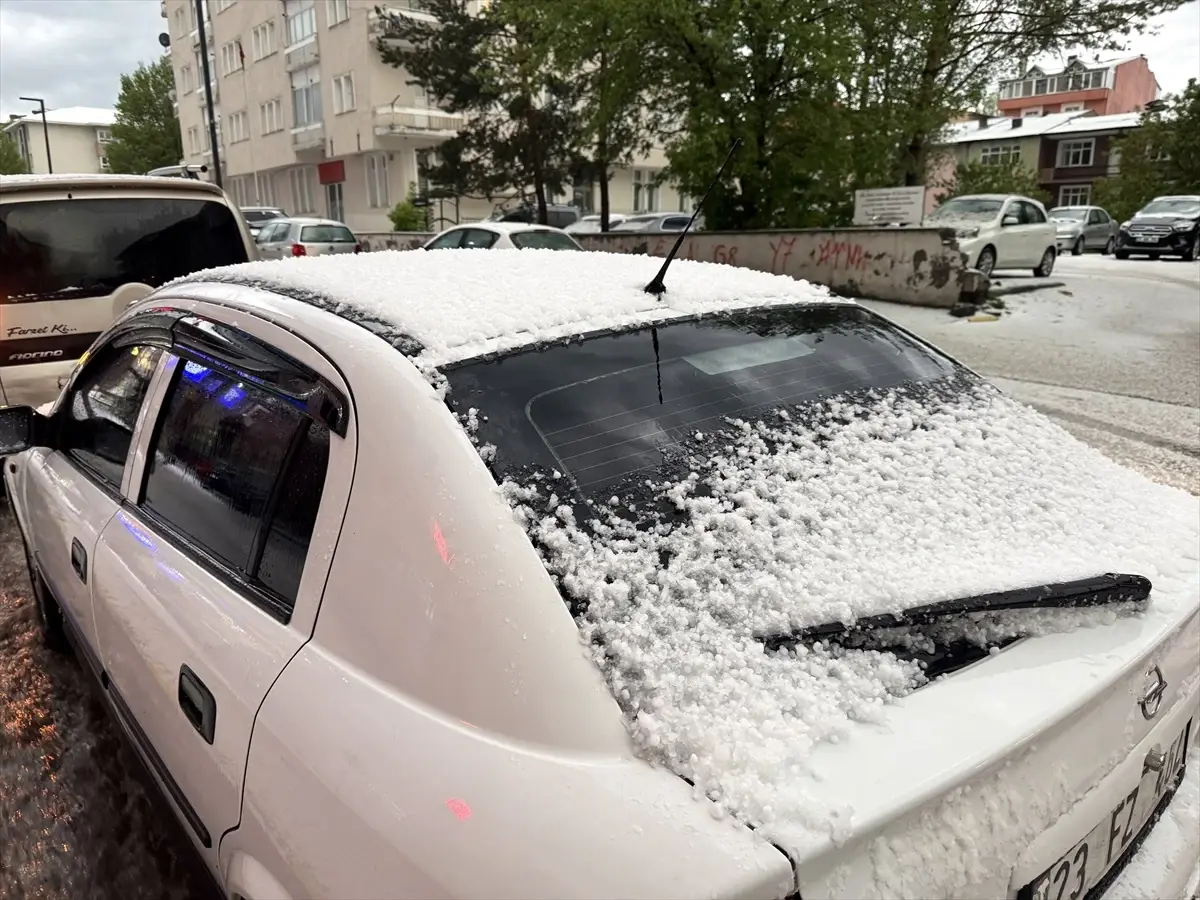 Ardahan\'da Şiddetli Dolu Etkili Oldu