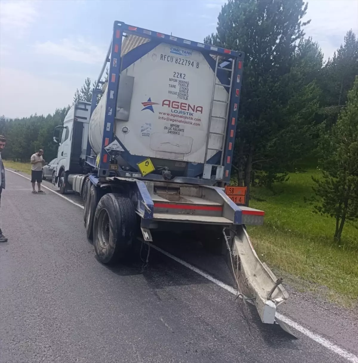 Hanak\'ta Trafik Kazası: 5 Yaralı