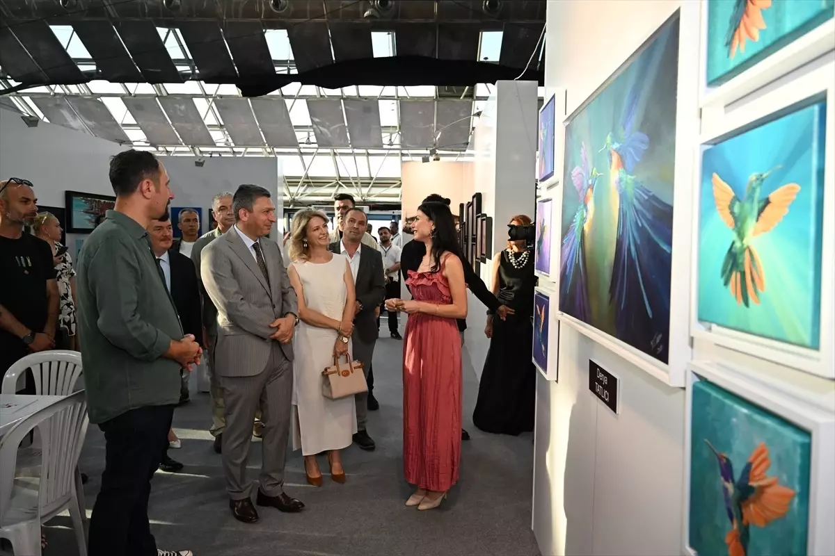 Antalya\'da Sanat Fuarı Açıldı