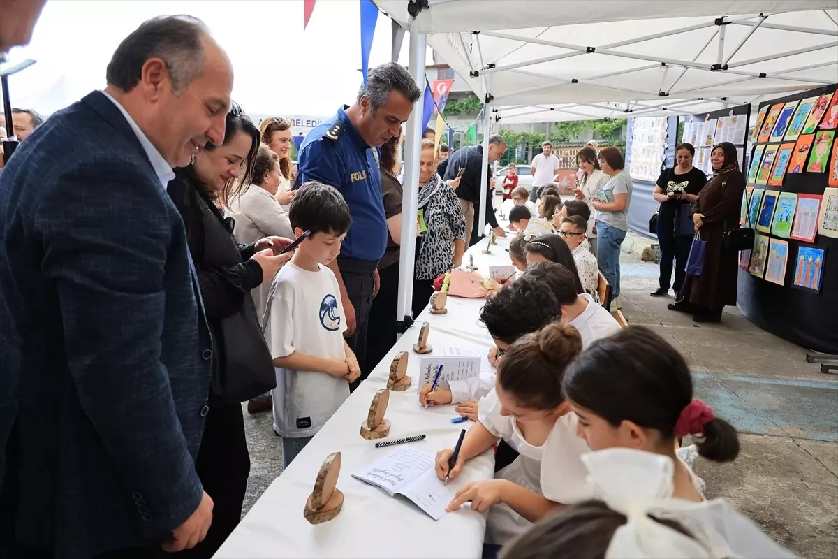 Öğrencilerden LÖSEV\'e Destek: Hikaye Kitapları Tanıtıldı