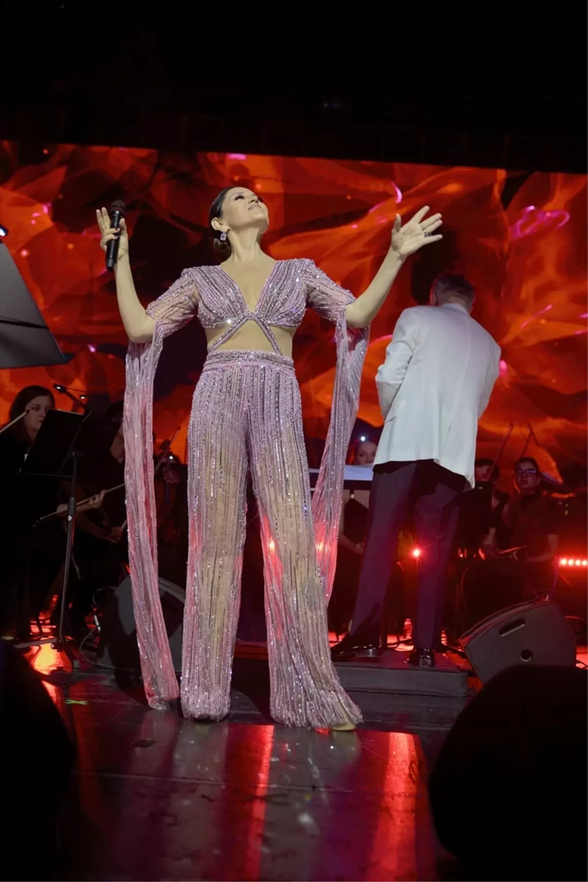 Aşkın Nur Yengi Senfonik Konser Verdi