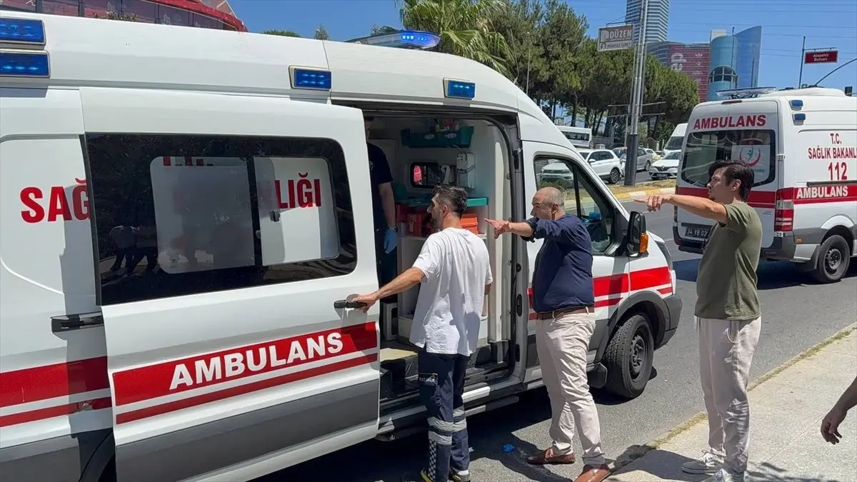 Ataşehir\'de Trafik Kazası: 4 Yaralı