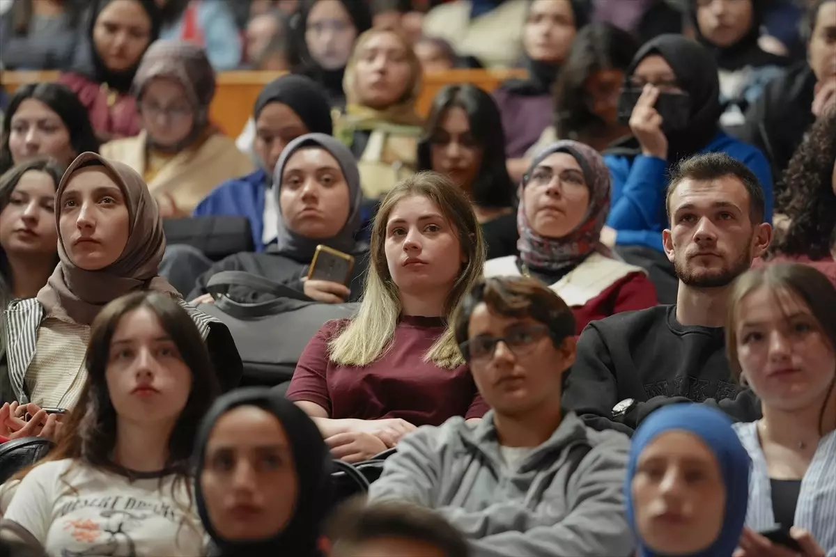 Atatürk Üniversitesi\'nde İlk Ders: Filistin