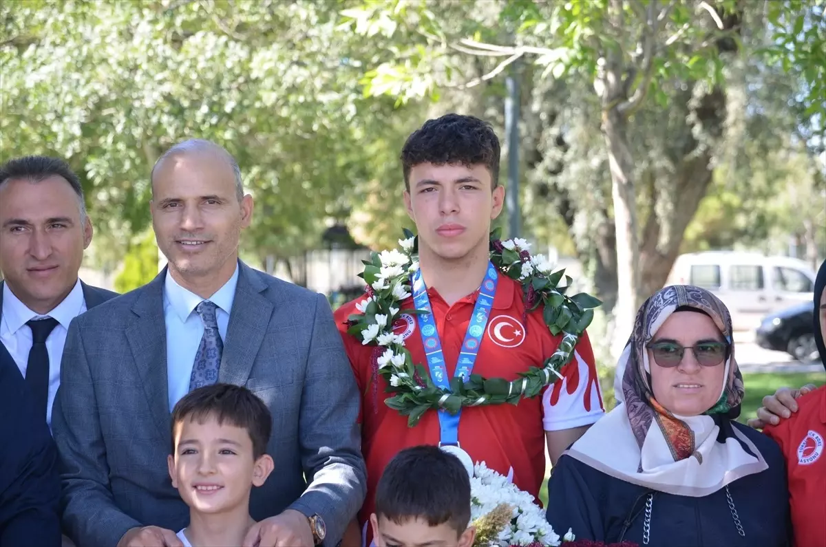 Genç Kick Boksçulara Konya’da Coşkulu Karşılama