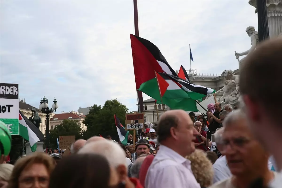 Viyana\'da Filistin Destekçileri Protesto Düzenledi