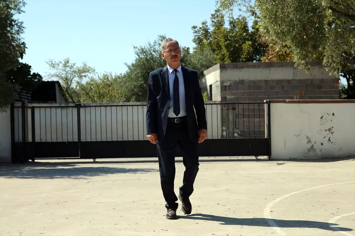 Okul Müdürü Kendi Binasını Yaptırıyor