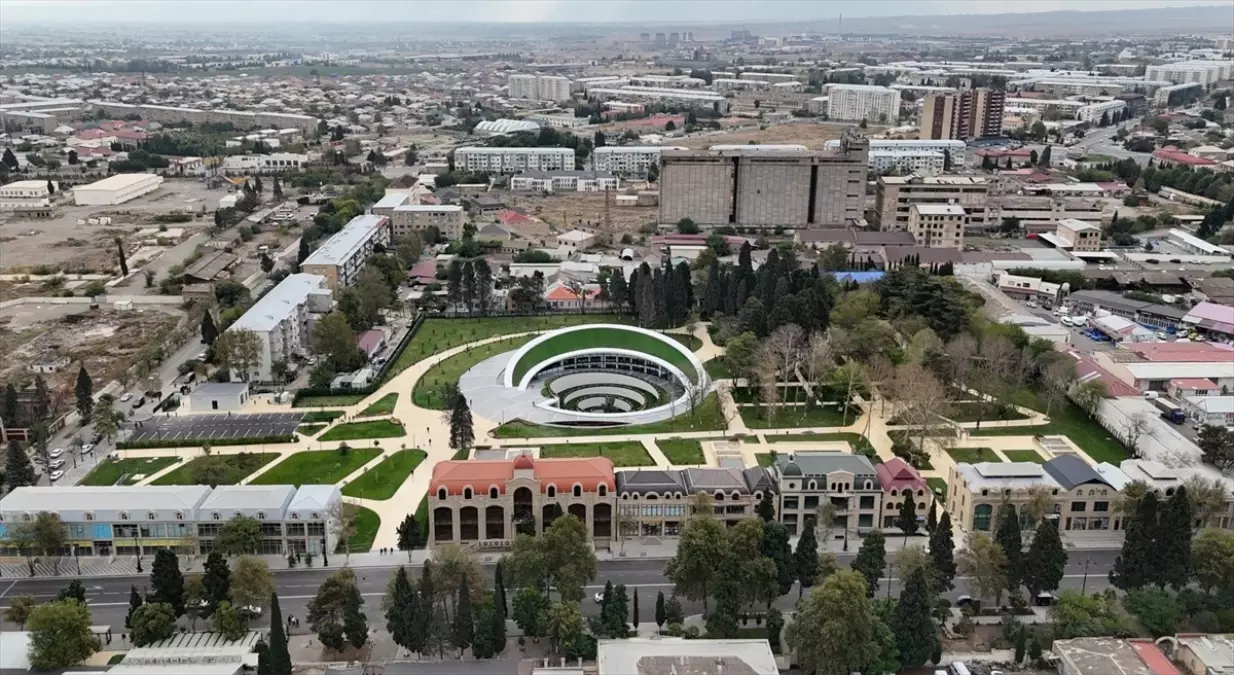 Gence\'de Anıt Park Açıldı