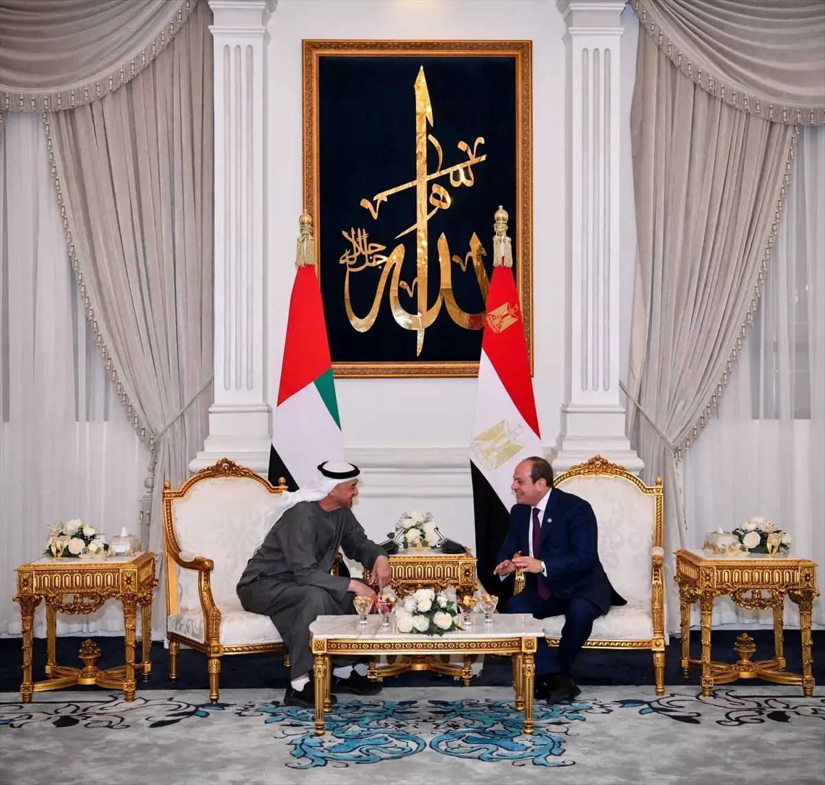 Sisi ve Bin Zayid\'den Kardeşlik Ziyareti