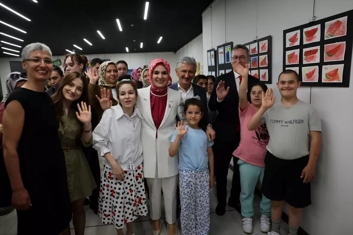 Bakan Göktaş, Başakşehir Engelsiz Yaşam Merkezi\'nde düzenlenen sergiye katıldı Açıklaması