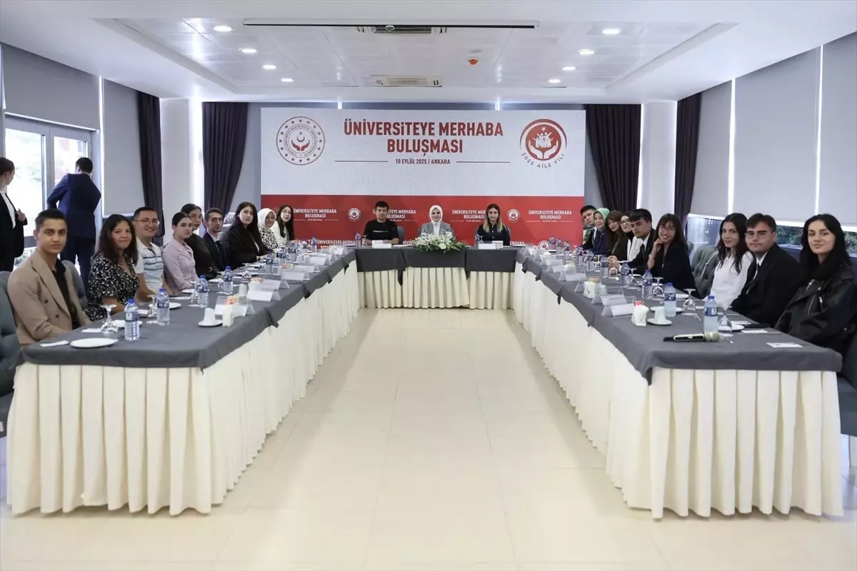 Bakan Göktaş\'tan Üniversiteli Gençlere Destek