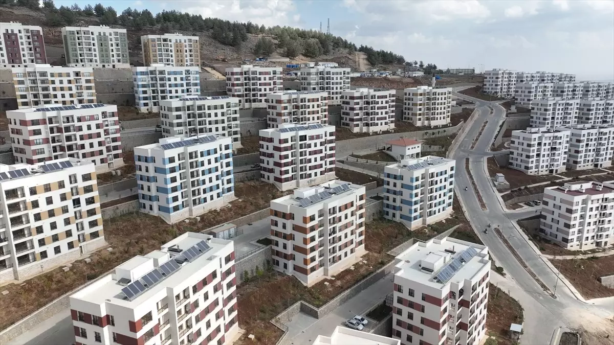 Bakan Kurum\'dan deprem bölgesinde yapımı tamamlanan 300 bininci konuta ilişkin paylaşım Açıklaması