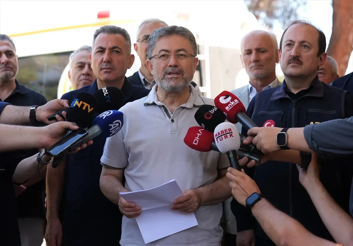 Bakan Yumaklı, İzmir\'de orman yangınlarına ilişkin açıklama yaptı Açıklaması