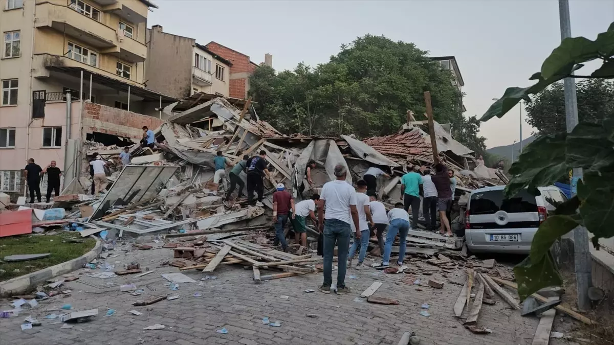 Sındırgı\'da 6,1 Büyüklüğünde Deprem