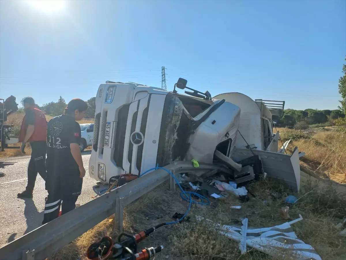 Karesi\'de Tır Kazasında Sürücü Hayatını Kaybetti