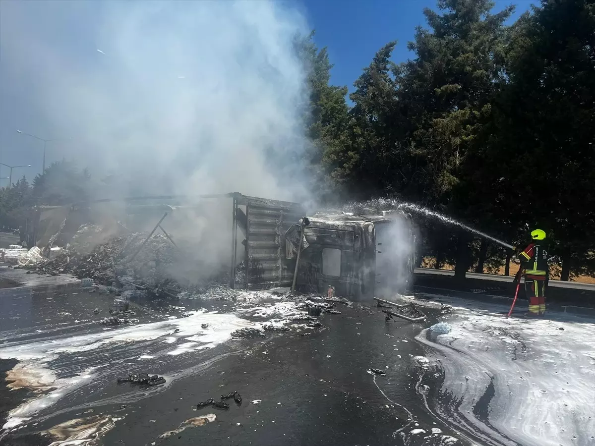 Balıkesir\'de Tır Yangını: Sürücü Yaralandı