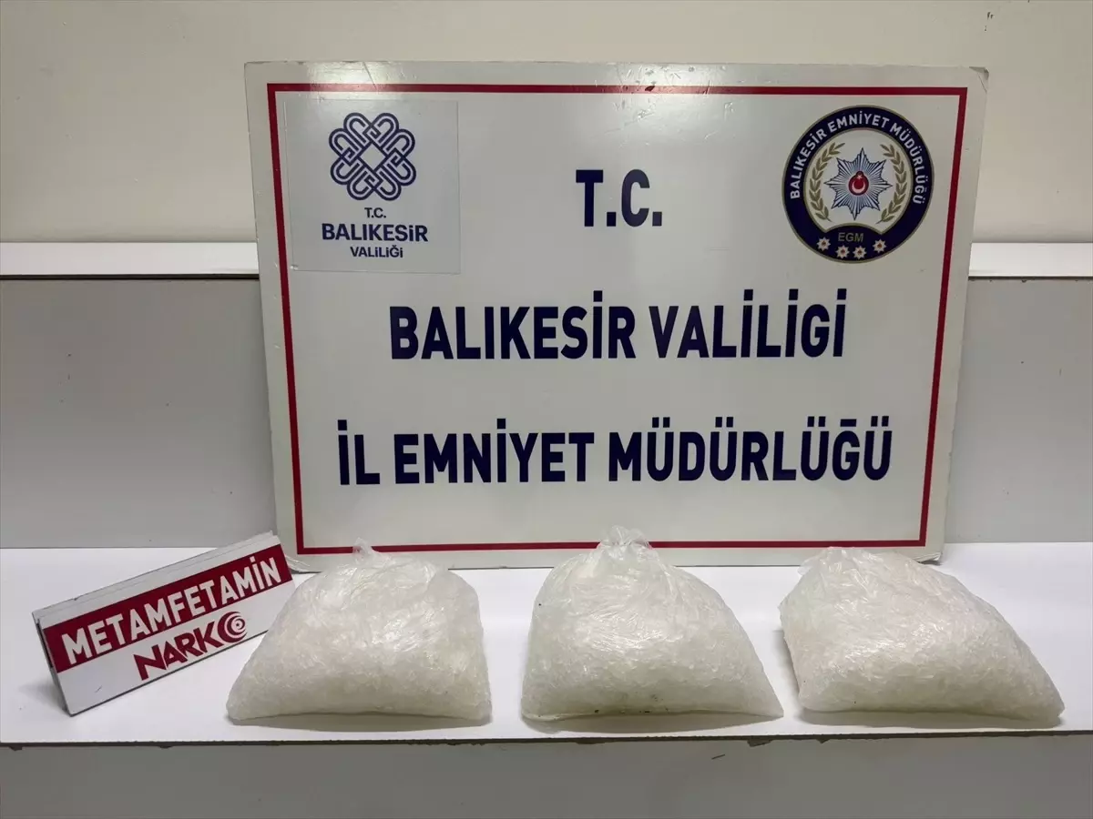 Edremit\'te Uyuşturucu Operasyonu: 3 Gözaltı