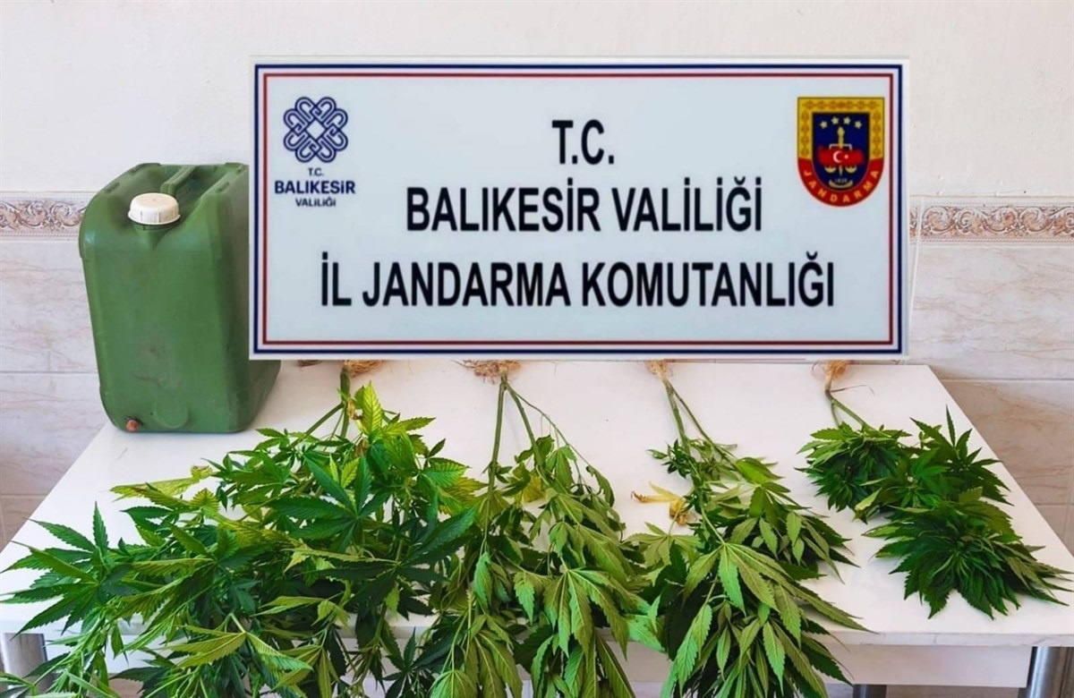 Balıkesir\'de Uyuşturucu Operasyonu: 17 Gözaltı