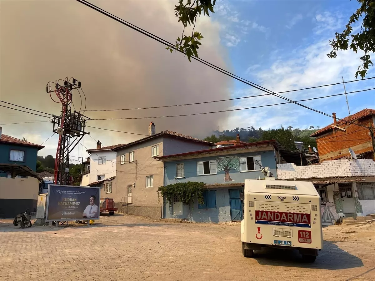 Balıkesir\'de Orman Yangınları Devam Ediyor