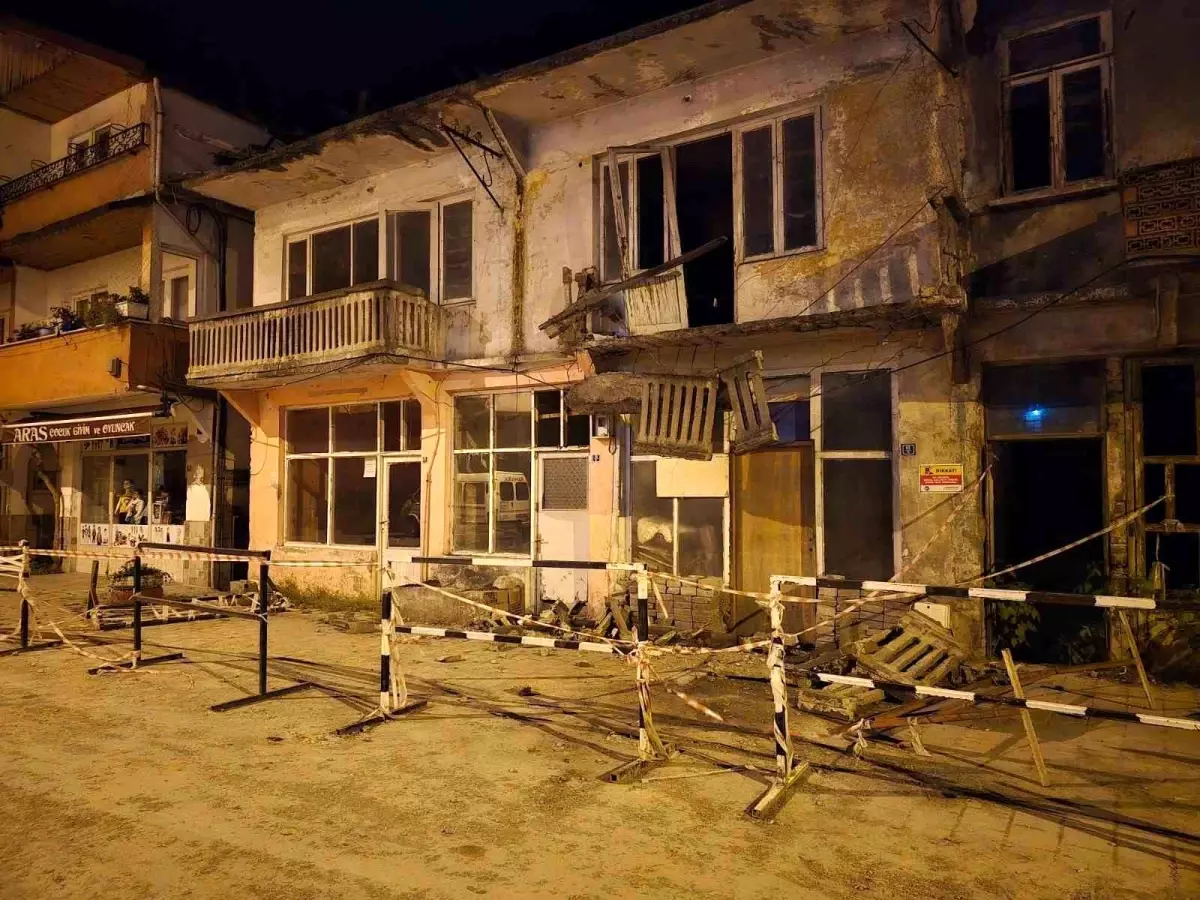 Çaycuma\'daki Metruk Binalar Mahalle Sakinlerini Tedirgin Ediyor