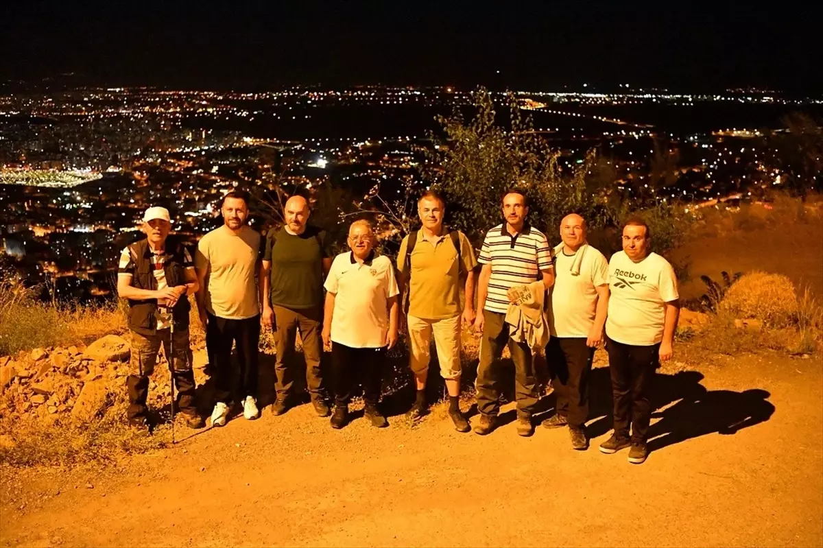 Büyükkılıç\'tan Ali Dağı\'nda Gece Yürüyüşü