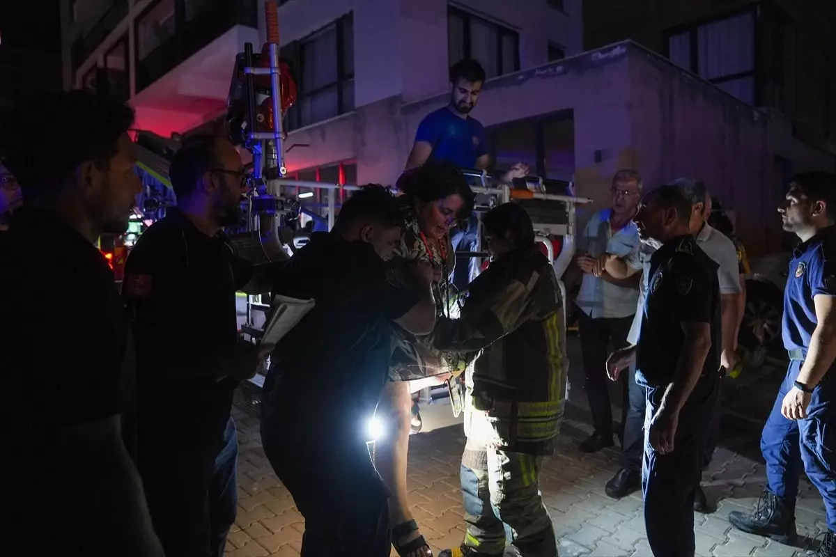 Çankaya\'da 26 Katlı Binada Yangın