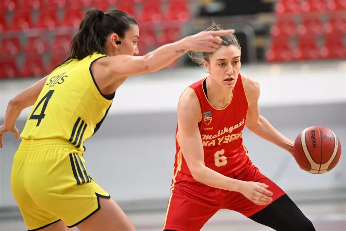 Fenerbahçe Opet, Erciyes Kupası\'nda Galip