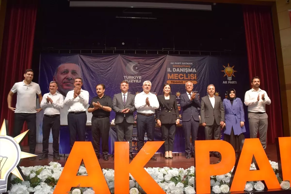 AK Parti Toplantısında Türkiye\'nin Rolü Vurgulandı