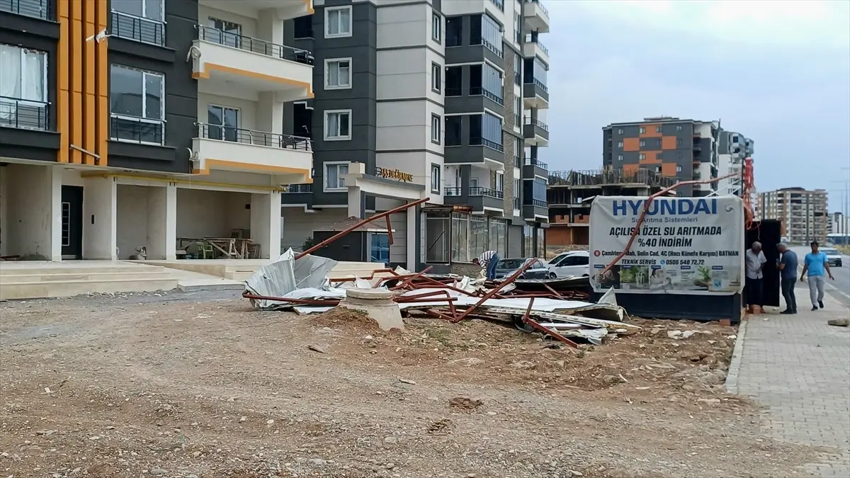 Batman\'da Şiddetli Rüzgar Hasara Yol Açtı
