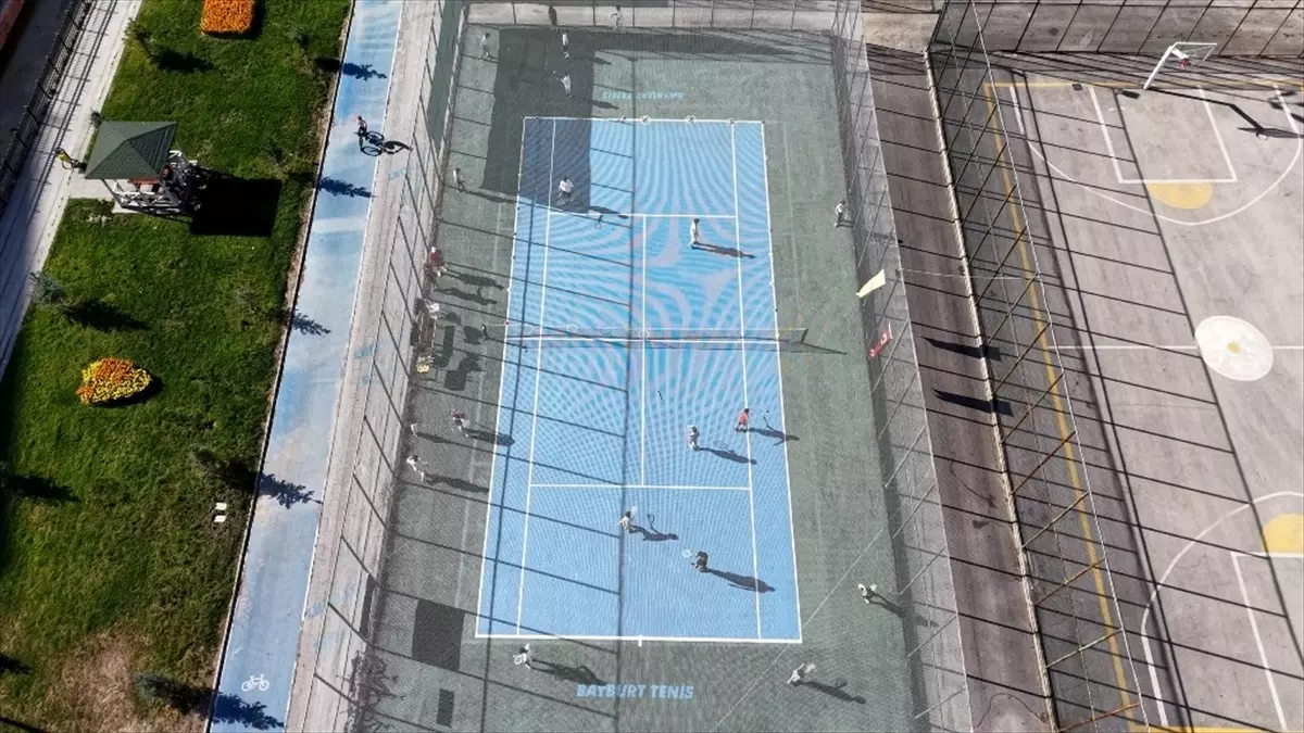 Bayburt\'taki Tenis Kortu Yenilendi